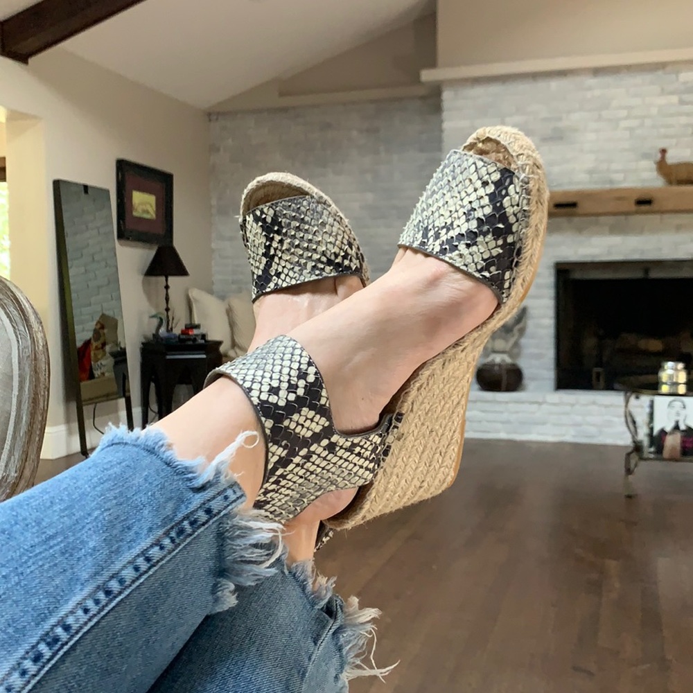 Vince Sandals